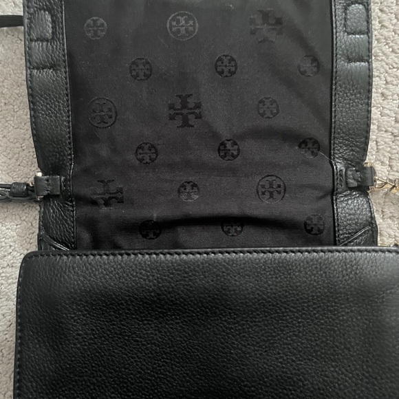 ✨Tory Burch Black Embossed Bryant Crossbody Bag✨ - Picture 7 of 14